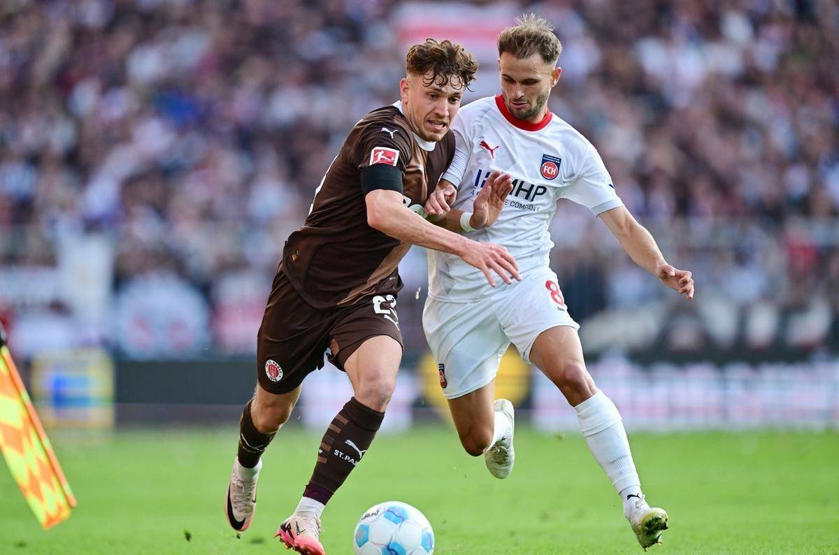 包含德甲精彩瞬间不断,战术变化带来无限可能的词条 包含德甲精彩瞬间不断,战术变化带来无限可能的词条