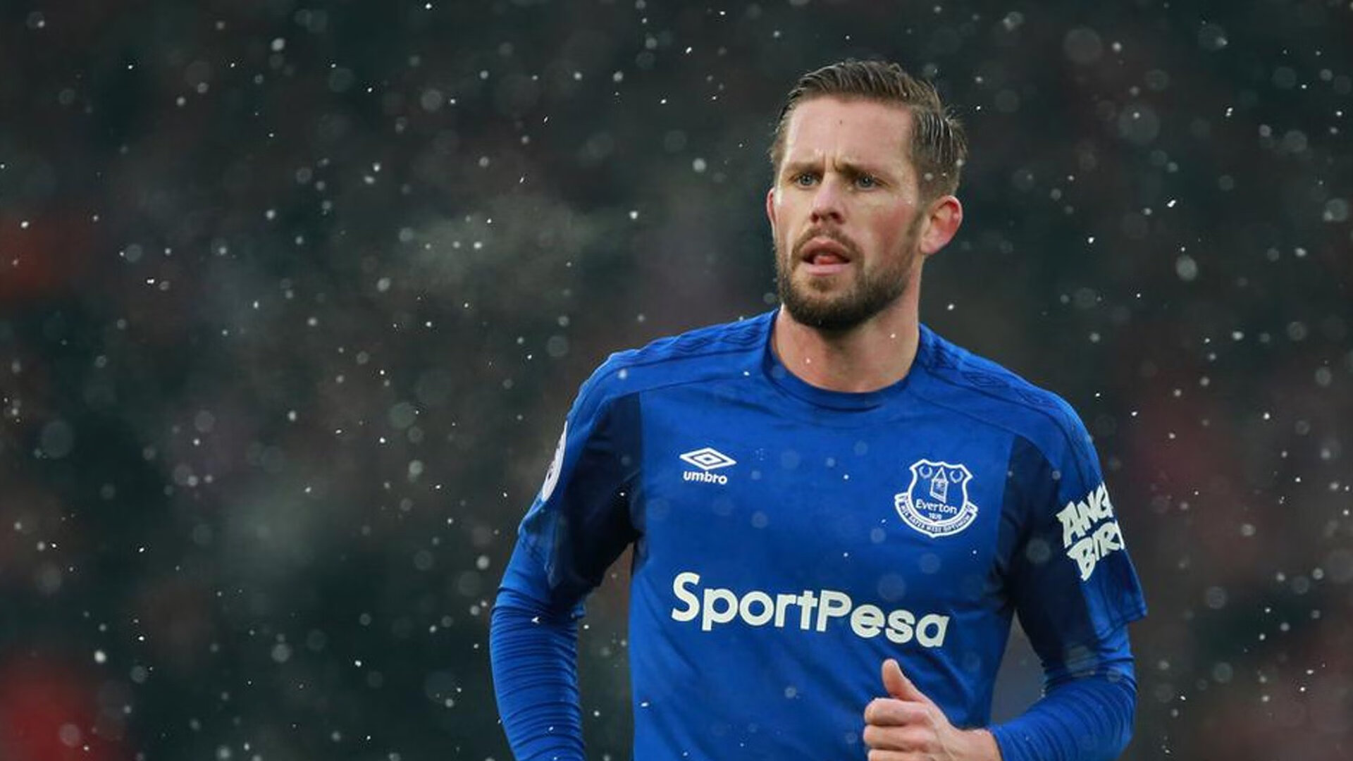 逆境中的“霸者”:伤愈归来的核心球员引领反弹,霸者 maimai